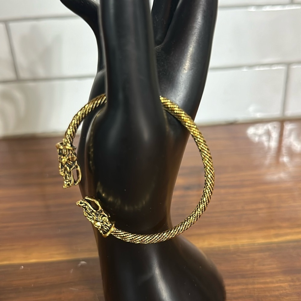 Gold colored Twisted Bracelet adjustable